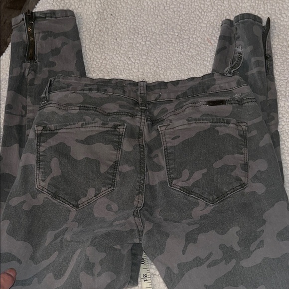 Assorted Jeans Collection - Picture 10 of 15